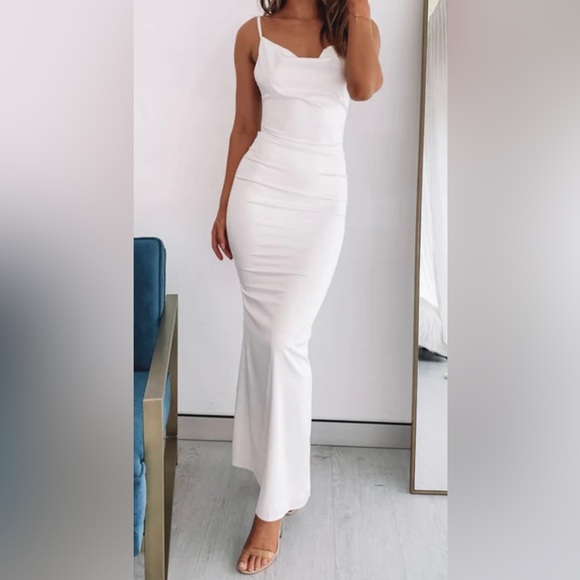 Beginning Boutique kissing you maxi formal dress in pink satin - Picture 9 of 11